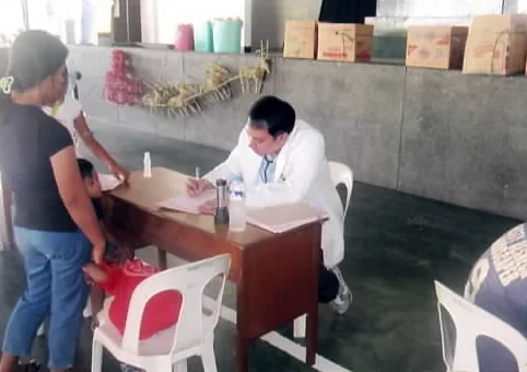 Sacred Heart physician consulting with a patient during community outreach